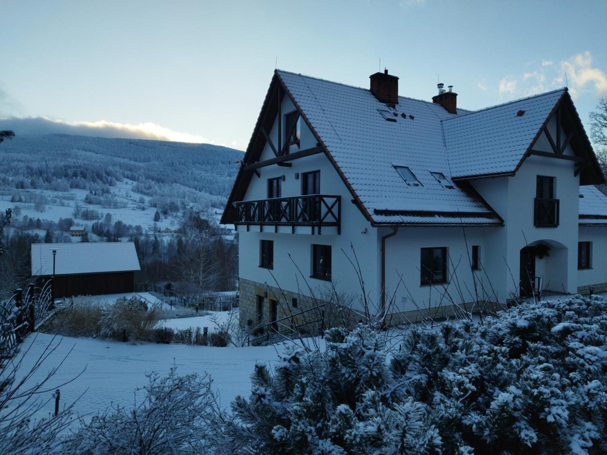Apartamety I Pokoje Goscinne Na Jaskolczej Świeradów-Zdrój Esterno foto