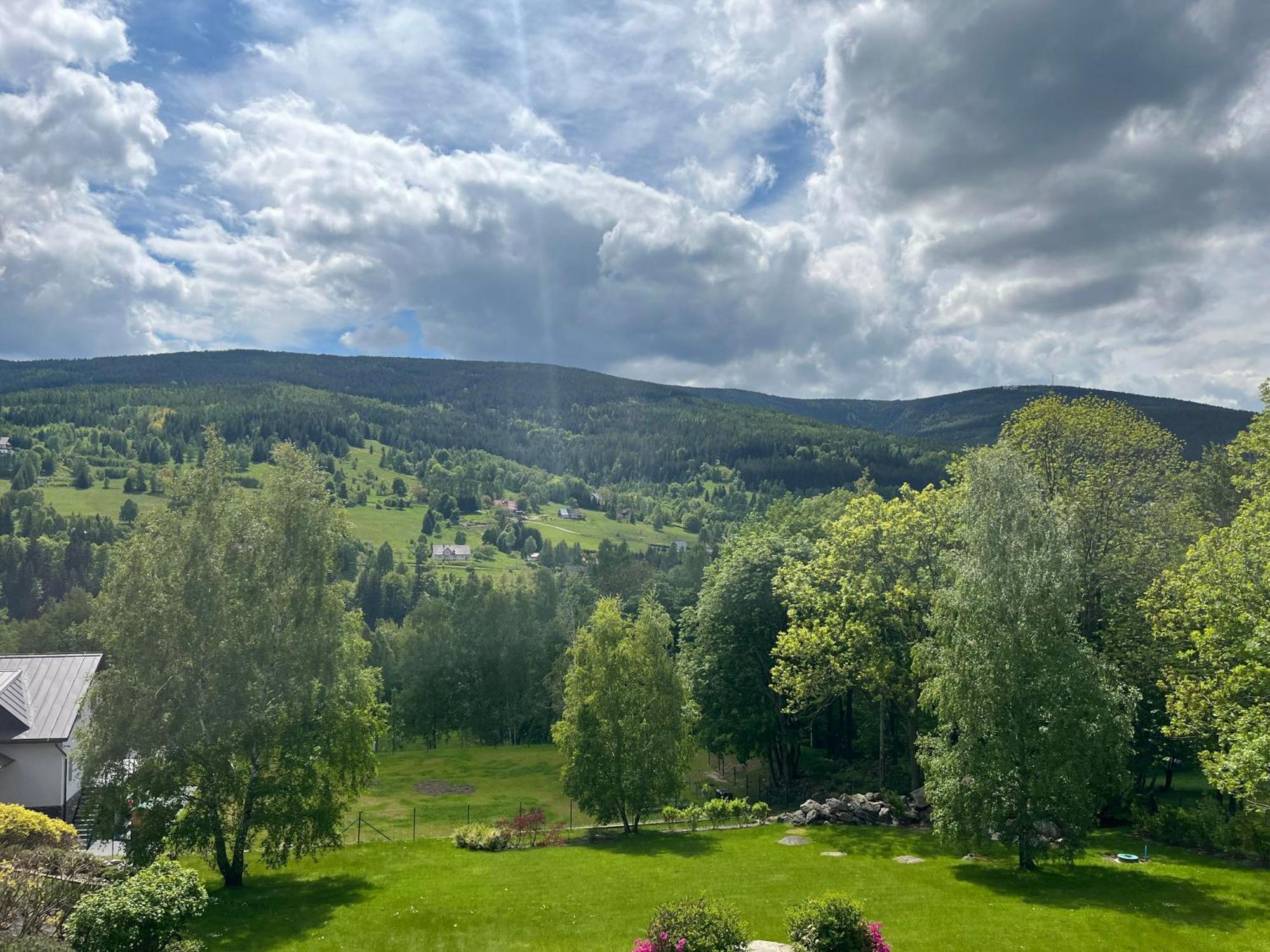 Apartamety I Pokoje Goscinne Na Jaskolczej Świeradów-Zdrój Esterno foto